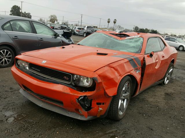 2B3LJ54T99H535169 - 2009 DODGE CHALLENGER ORANGE photo 2