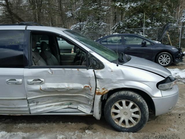 2C4GP54L13R106639 - 2003 CHRYSLER TOWN & COU SILVER photo 9