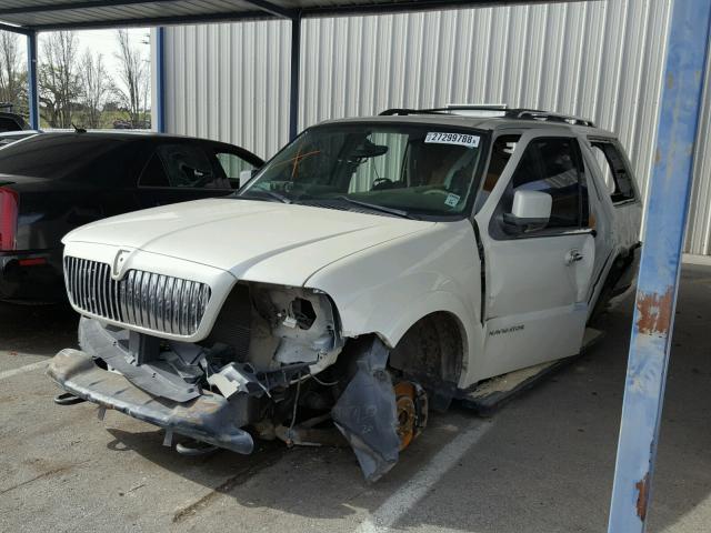 5LMFU27535LJ22930 - 2005 LINCOLN NAVIGATOR WHITE photo 2