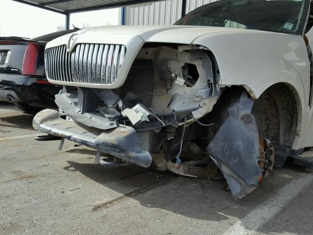 5LMFU27535LJ22930 - 2005 LINCOLN NAVIGATOR WHITE photo 9
