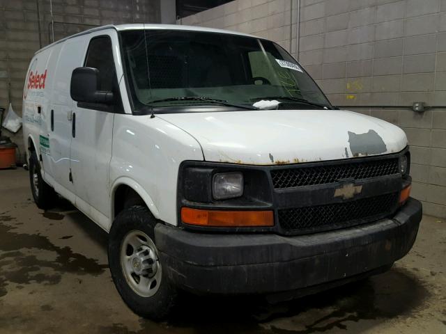 1GCGG25V271131705 - 2007 CHEVROLET EXPRESS G2 WHITE photo 1