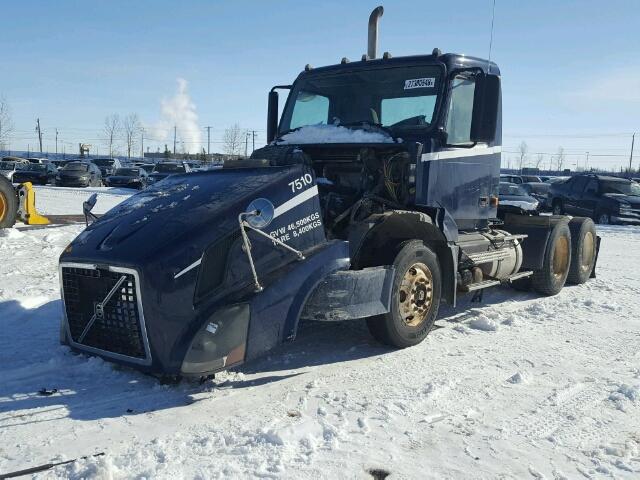 4V4NC9GH07N462394 - 2007 VOLVO VN VNL BLUE photo 2