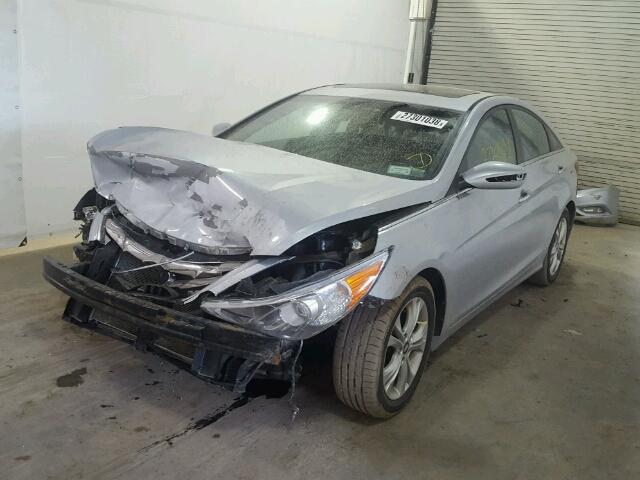 5NPEC4AC2BH000407 - 2011 HYUNDAI SONATA SE SILVER photo 2