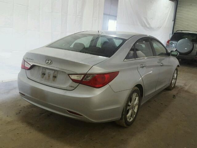 5NPEC4AC2BH000407 - 2011 HYUNDAI SONATA SE SILVER photo 4