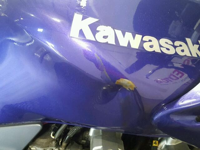 JKAZRDH172A003499 - 2002 KAWASAKI ZR750 G PURPLE photo 18