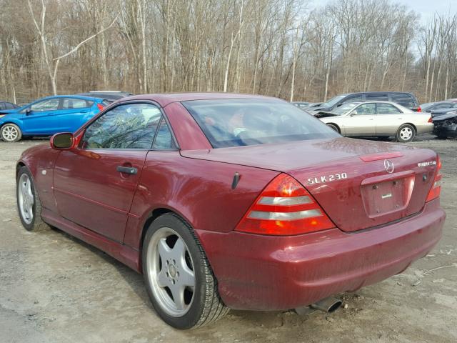 WDBKK47F3XF105559 - 1999 MERCEDES-BENZ SLK 230 KO RED photo 3