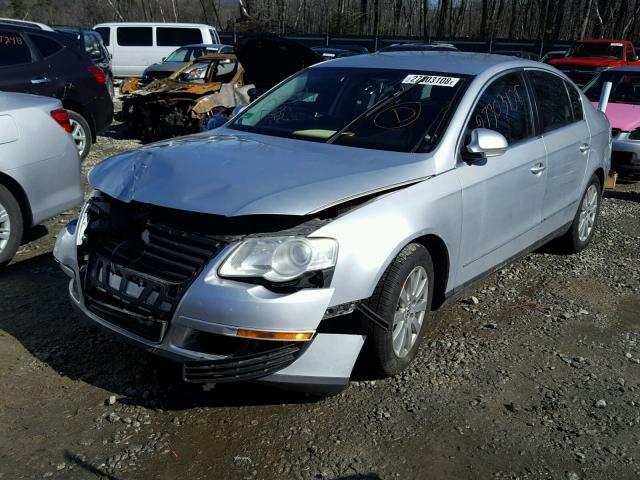 WVWJK73C48P122621 - 2008 VOLKSWAGEN PASSAT TUR SILVER photo 2