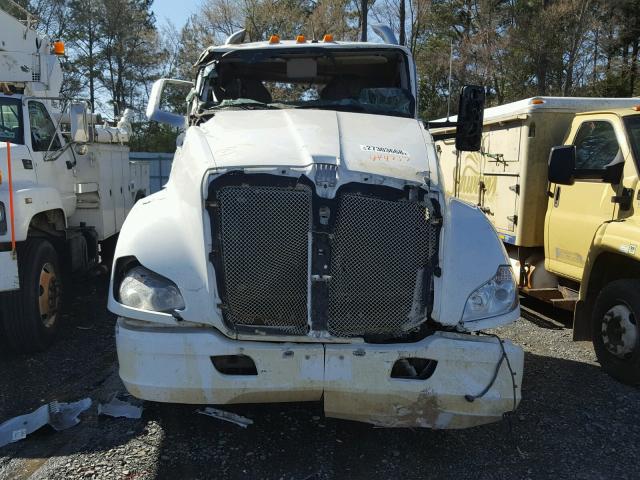 1XKYD49X3FJ444737 - 2015 KENWORTH CONSTRUCTI WHITE photo 9