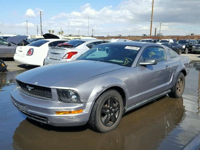 1ZVFT80N865250557 - 2006 FORD MUSTANG GRAY photo 2