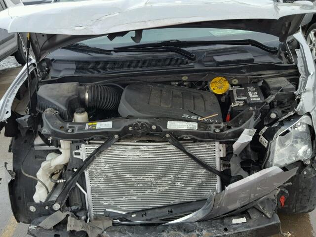 2C4RC1BG5DR744090 - 2013 CHRYSLER TOWN & COU SILVER photo 7