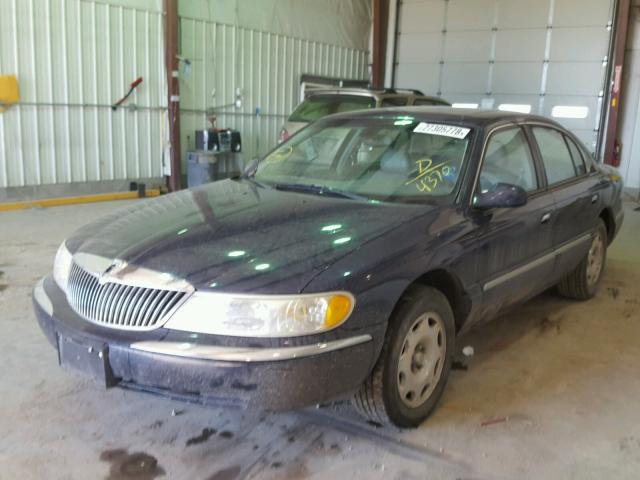 1LNHM97V82Y694370 - 2002 LINCOLN CONTINENTA BLUE photo 2