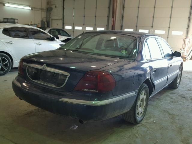 1LNHM97V82Y694370 - 2002 LINCOLN CONTINENTA BLUE photo 4