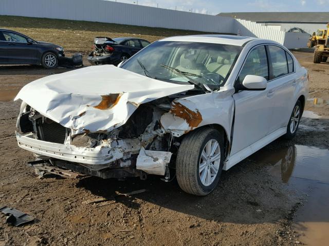 4S3BMCG69B3239377 - 2011 SUBARU LEGACY 2.5 WHITE photo 2