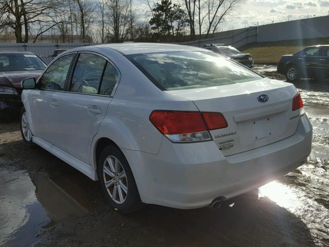 4S3BMCG69B3239377 - 2011 SUBARU LEGACY 2.5 WHITE photo 3