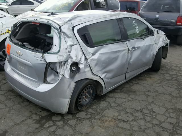 1G1JB6SH0C4134128 - 2012 CHEVROLET SONIC LS 银色 照片 4