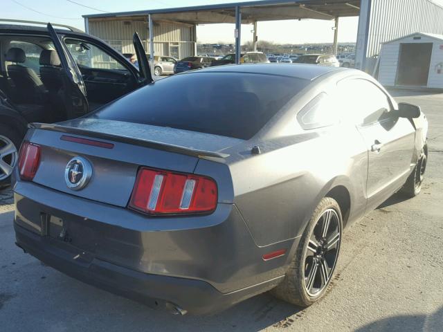 1ZVBP8AMXC5281426 - 2012 FORD MUSTANG GRAY photo 4