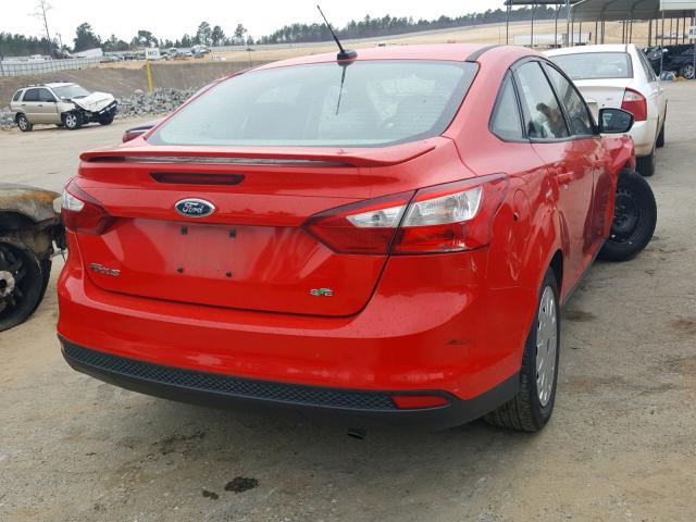 1FAHP3F20CL182591 - 2012 FORD FOCUS SE RED photo 4
