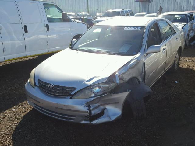4T1BE30K24U925810 - 2004 TOYOTA CAMRY LE SILVER photo 2