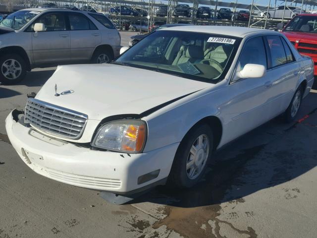 1G6KD54Y22U121718 - 2002 CADILLAC DEVILLE WHITE photo 2