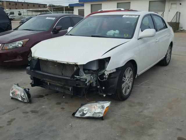 4T1BK36B75U056221 - 2005 TOYOTA AVALON XL WHITE photo 2