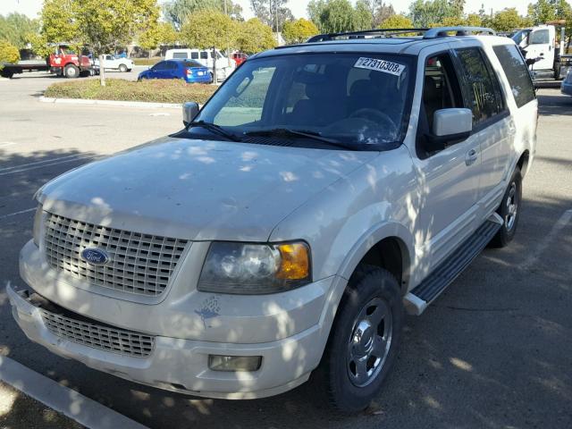 1FMFU19525LB09693 - 2005 FORD EXPEDITION WHITE photo 2