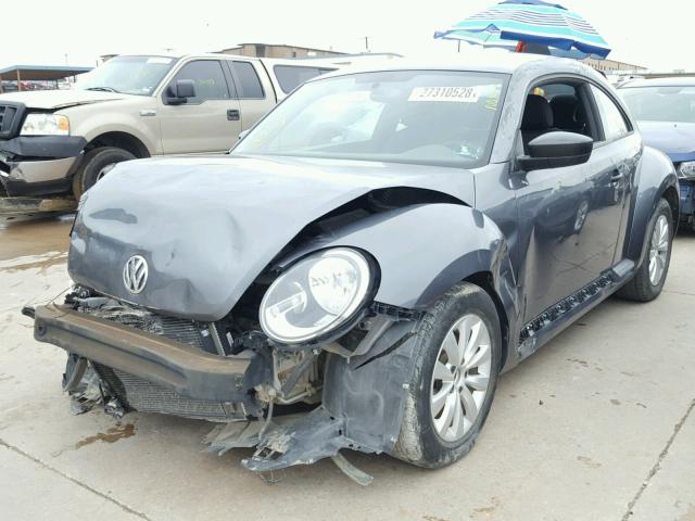 3VWFP7AT1EM600602 - 2014 VOLKSWAGEN BEETLE GRAY photo 2