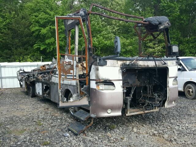 4UZ6XFBCXWC918972 - 1998 FREIGHTLINER CHASSIS X BURN photo 1