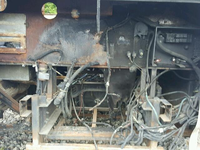 4UZ6XFBCXWC918972 - 1998 FREIGHTLINER CHASSIS X BURN photo 9