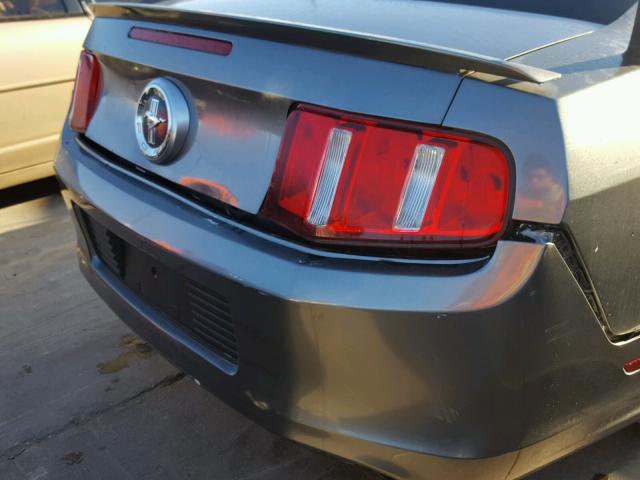 1ZVBP8AM3C5278271 - 2012 FORD MUSTANG GRAY photo 10