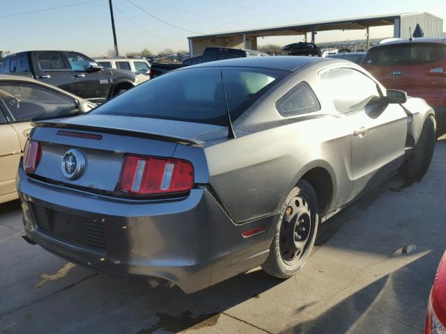 1ZVBP8AM3C5278271 - 2012 FORD MUSTANG GRAY photo 4