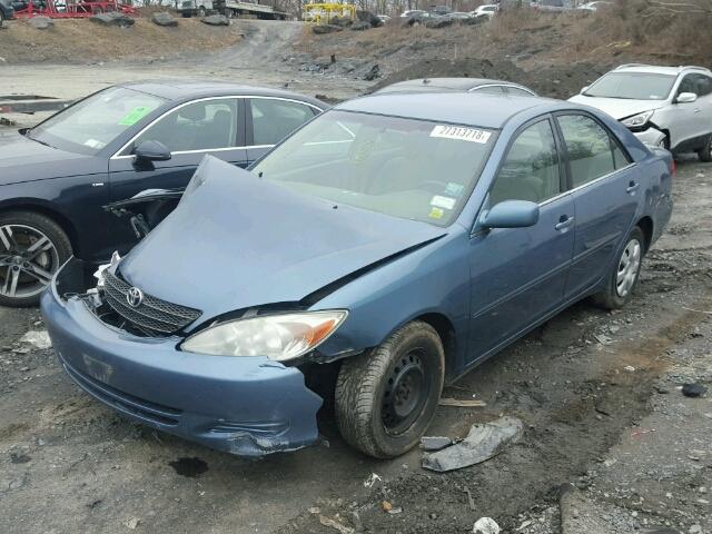 4T1BE32K93U701705 - 2003 TOYOTA CAMRY LE BLUE photo 2