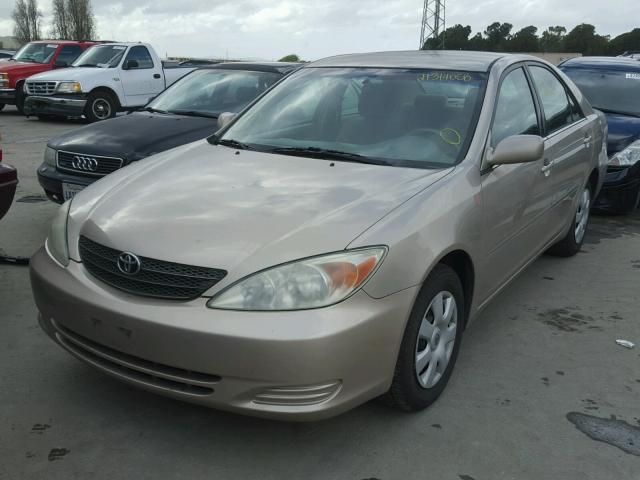 4T1BE32K32U546616 - 2002 TOYOTA CAMRY LE GOLD photo 2