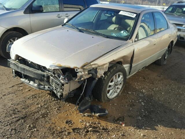 JT2BF22K610324825 - 2001 TOYOTA CAMRY CE GOLD photo 2