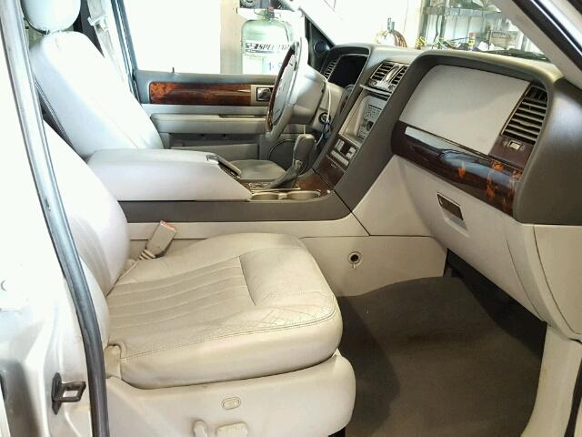 5LMFU27R04LJ12986 - 2004 LINCOLN NAVIGATOR SILVER photo 5