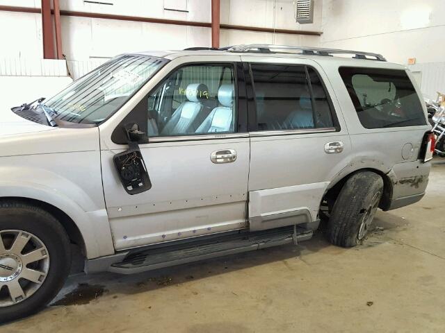 5LMFU27R04LJ12986 - 2004 LINCOLN NAVIGATOR SILVER photo 9