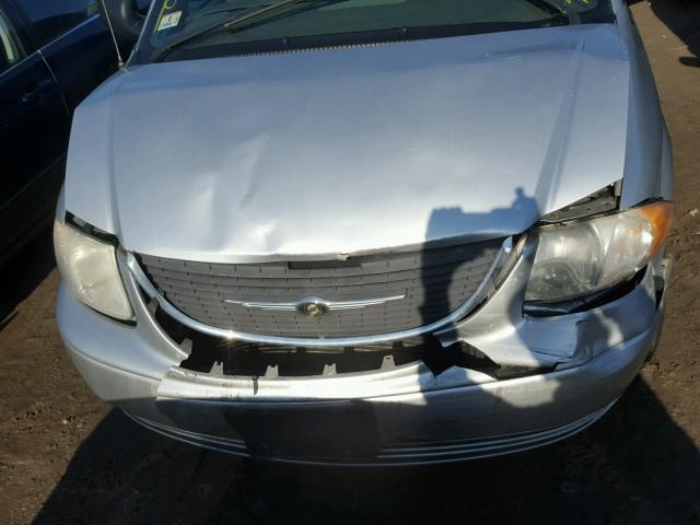 2C4GP44333R132959 - 2003 CHRYSLER TOWN & COU SILVER photo 7