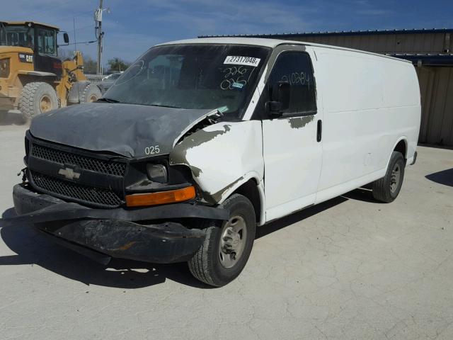 1GCHG39U171226025 - 2007 CHEVROLET EXPRESS G3 WHITE photo 2