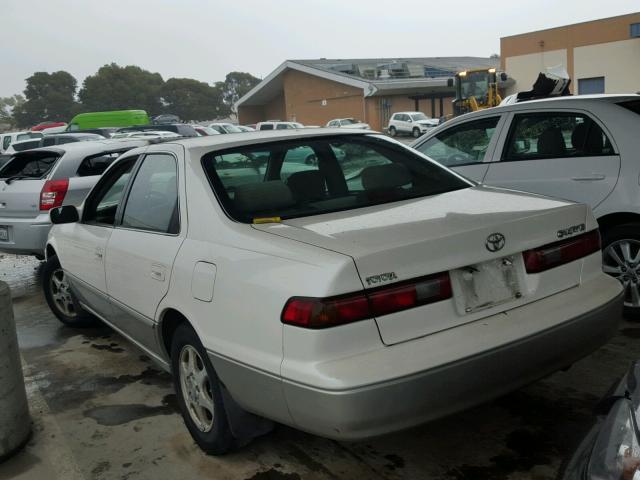 JT2BG28K1X0335325 - 1999 TOYOTA CAMRY LE WHITE photo 3