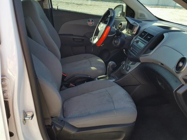 1G1JA6SH7F4114241 - 2015 CHEVROLET SONIC LS 白色 照片 5