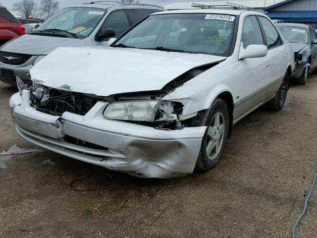 JT2BF22K210301865 - 2001 TOYOTA CAMRY CE WHITE photo 2