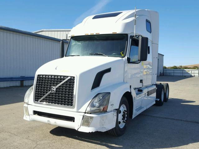 4V4NC9GH96N420109 - 2006 VOLVO VN VNL WHITE photo 2