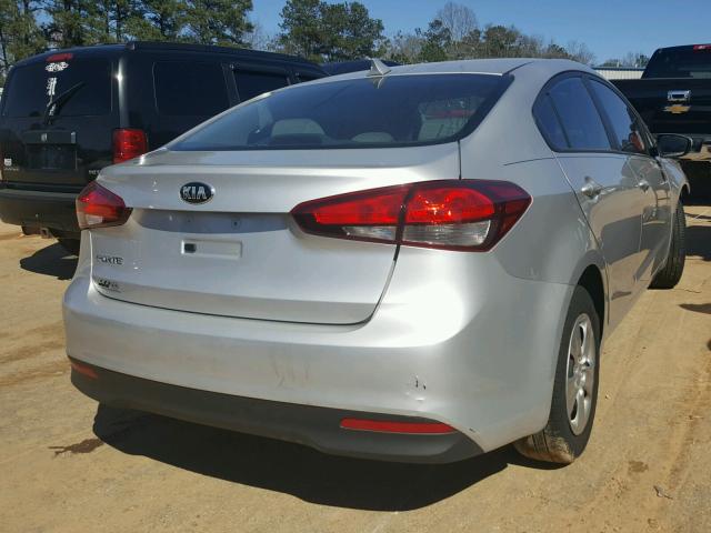 3KPFK4A7XHE011307 - 2017 KIA FORTE LX SILVER photo 4