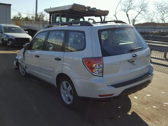 JF2SH6BC0AH906391 - 2010 SUBARU FORESTER X WHITE photo 3