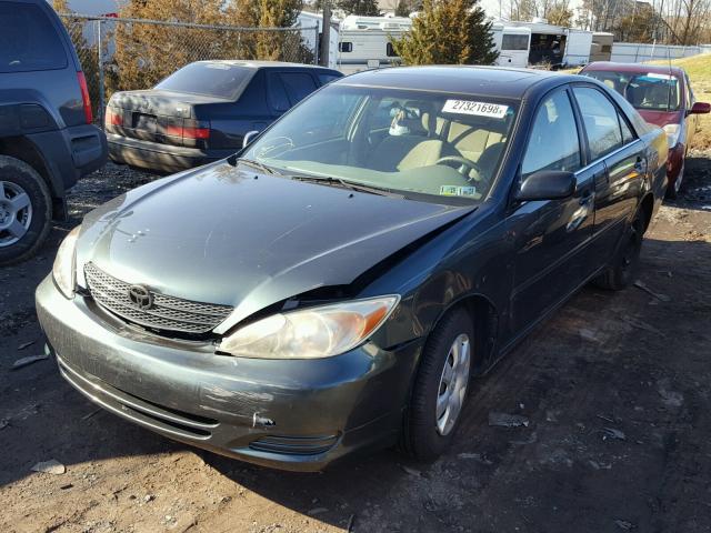 4T1BE32K42U578362 - 2002 TOYOTA CAMRY LE GREEN photo 2