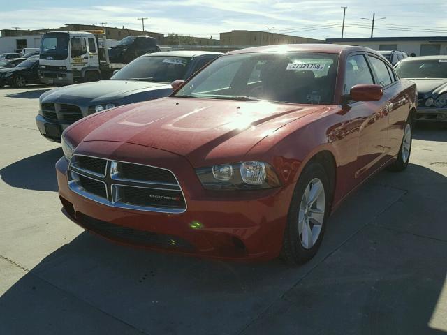 2C3CDXBG6DH612830 - 2013 DODGE CHARGER SE RED photo 2