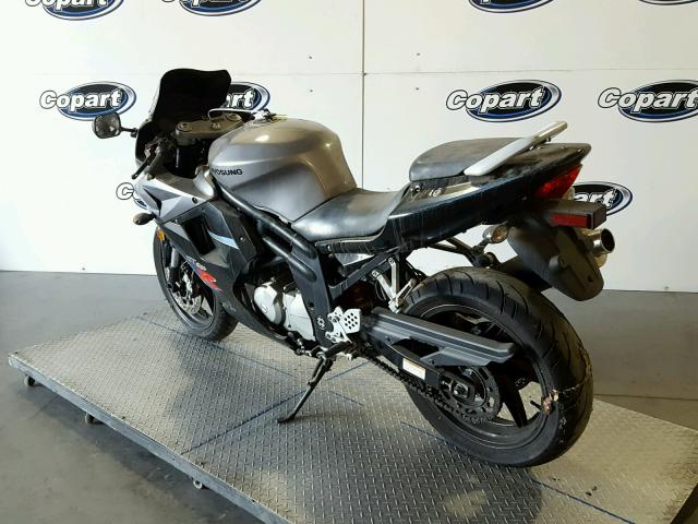 KM4MP682591600135 - 2009 HYOSUNG GT650 R GRAY photo 3