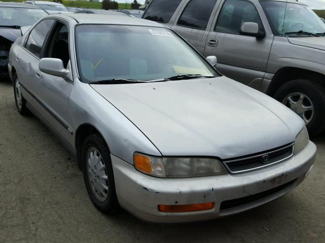 1HGCD563XTA293678 - 1996 HONDA ACCORD LX SILVER photo 1