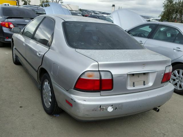 1HGCD563XTA293678 - 1996 HONDA ACCORD LX SILVER photo 3