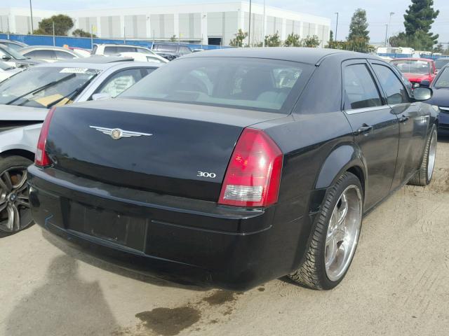 2C3JA43R45H599415 - 2005 CHRYSLER 300 BLACK photo 4