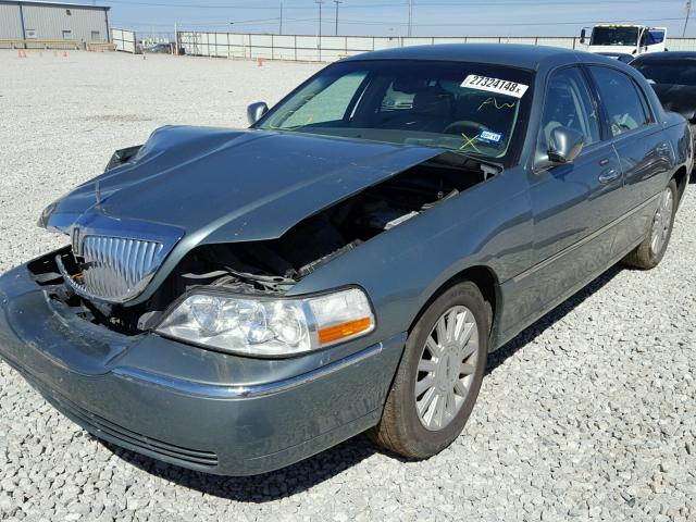 1LNHM81W05Y663906 - 2005 LINCOLN TOWN CAR S GREEN photo 2